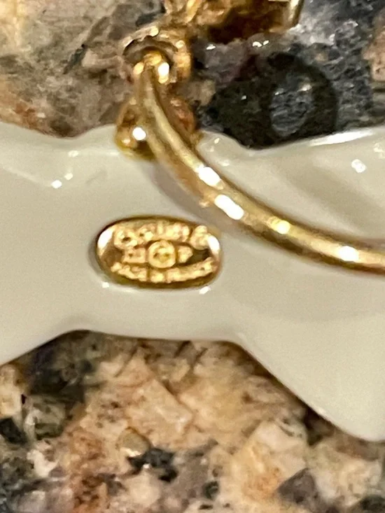 Chanel- Bow Drop Pierced Earrings COA - Picture 4 of 6